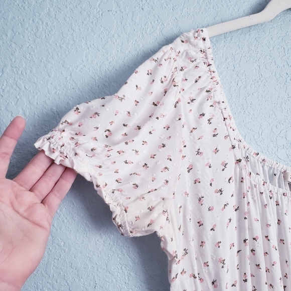 Billabong Cream And Pink Ditzy Floral Off Shoulder Dress - Picture 5 of 9